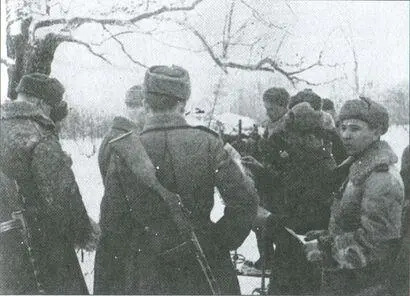 В перерывах между учебными занятиями Бойцы 249й дивизии в строю В походе - фото 22