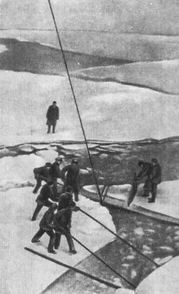 Вековая метка на Шпицбергене Ермак в полярных льдах Вид с мостика - фото 30