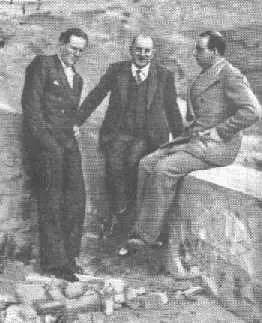 21 1936 год Авария в Ливийской пустыне 22 Антуан с женой Консуэло - фото 34