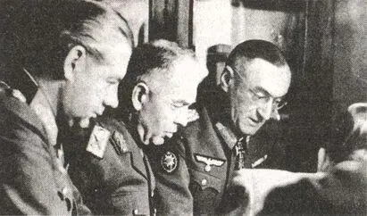 Вальтер Венк на первом плане планирует немецкое наступление 1 февраля - фото 18