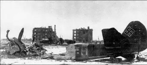 Вид немецкого аэродрома в Армавире после налета Ил2 февраль 1943 г 10 - фото 105