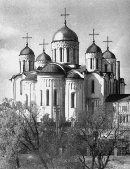 В 1185 г Успенский собор Владимира пережил пожар Тогда же внешние стены - фото 53