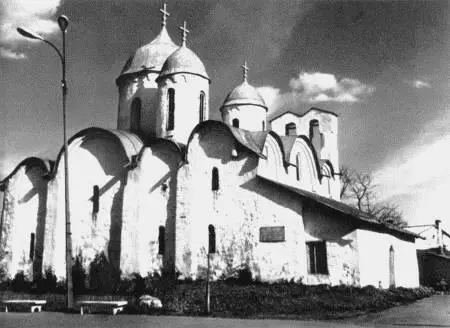 Кончилось тем что емь побросала свои лодки и кинулась в лес Лодки сожгли а - фото 80