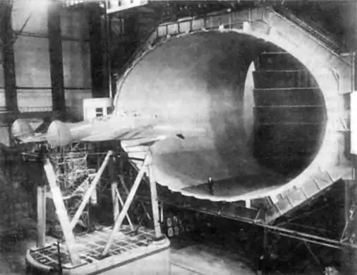 Рис 350 Исследования самолета трубе Т101 в ЦАГИ Следующим шагом в - фото 168