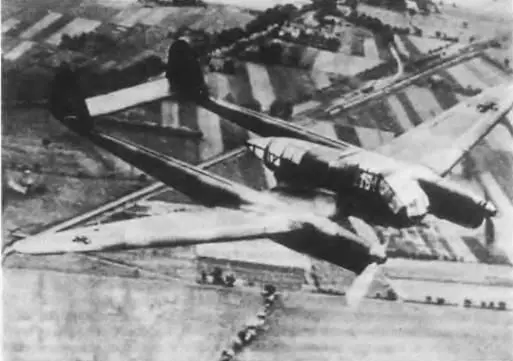 Рис 455 Разведчик ФоккеВульф FWI89 Двухмоторный FW189 был спроектирован - фото 260