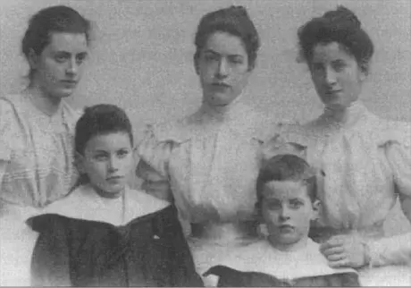 8 Наш малыш Люки Витгенштейн с сестрами и братом В верхнем ряду слева - фото 8