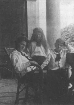 9 Поппер с сестрами Дорой и Анни слева направо Карл тоже был младшеньким - фото 9