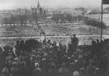 19 Вена Хельденплац через два дня после аншлюса Адольф Гитлер заявляет - фото 19