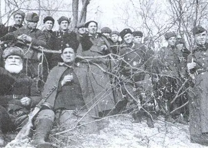 Партизаны Черниговского и Сумского партизанского соединений во главе с - фото 13