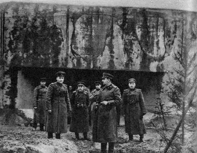Командующий 1й гвардейской армией генералполковник А А Гречко с офицерами - фото 76