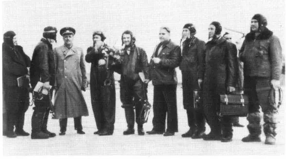 Владимира Михайловича Мясищева часто можно было видеть на аэродроме Беседы с - фото 27