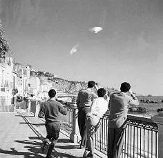 д На обложке Вельтраумботе 8 июль 1956 г был помещен фотоснимок НЛО - фото 156
