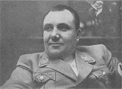 Мартин Борман в 1935 году после назначения начальником партийной канцелярии - фото 33