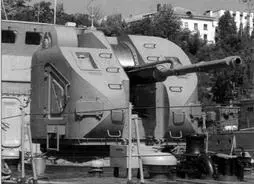 На фото вверху и на трех фото слеваодноорудий ная башенная установка - фото 268