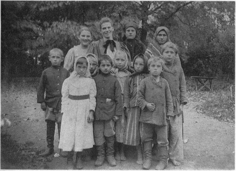 Лев Николаевич и Софья Андреевна Ясная Поляна 1895 г ки посматривая на - фото 24