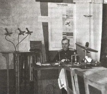 Начальник Вязниковской авиашколы подполковник Колпачев 1944 г Вскоре по - фото 5