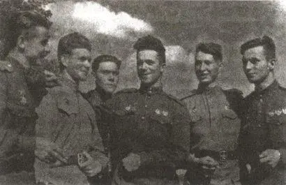 Июнь 1943 года Петр Кальсин Георгий Баевский Михаил Потехин Николай - фото 17