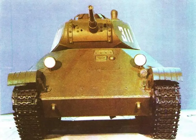 Разработай в 1940 году Выпускался ссрийпо с 1941 по 1942 гг Состоял на - фото 270