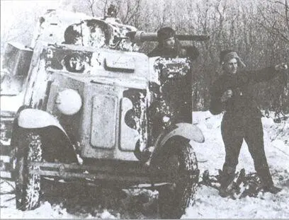 Экипаж среднего бронеавтомобиля БА10 уточняет боевую задачу Ленинградский - фото 30