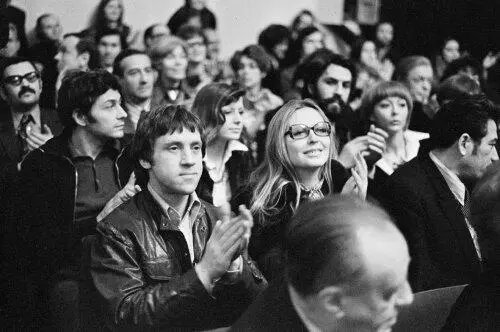 Марина Влади Да Да Все рукописи я сдала в Литературный архив Все рукописи в - фото 38