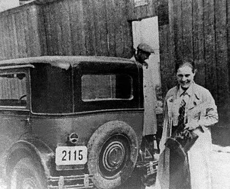 Эта та самая машина Подарок Маяковского любимой Эльдар Рязанов Здесь еще - фото 53