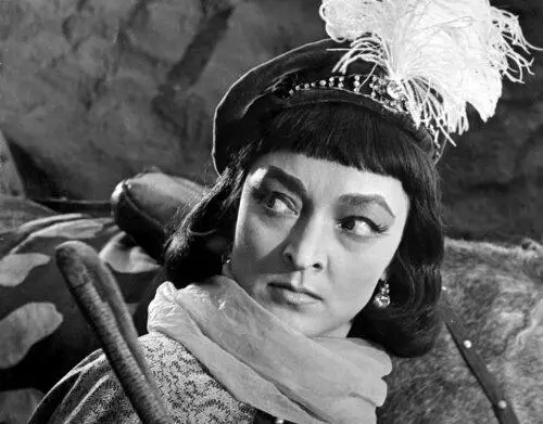 ЛВ Вертинская в фильме Королевство кривых зеркал Марианна После его - фото 80