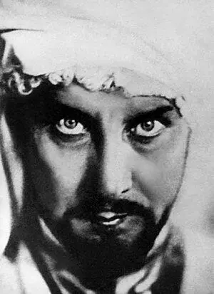 Слева Иван Мозжухин справа Роман Гари А потом Мозжухин совершил жест в - фото 84
