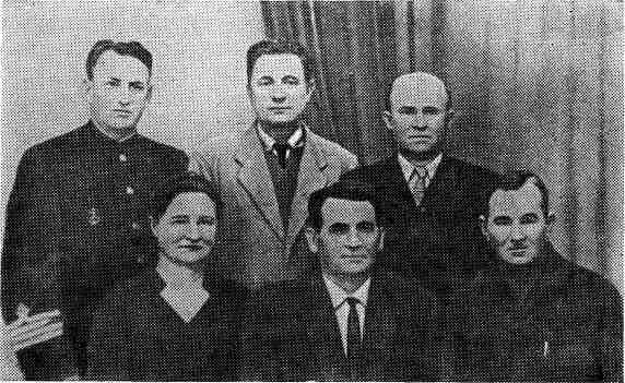 Оставшиеся в живых члены подпольной группы Первый ряд слева направо Юлия - фото 20