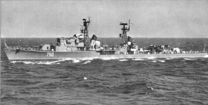 Эсминец Безбоязненный проекта 31 на боевой службе ТОФ 1978 1979годы OW - фото 44