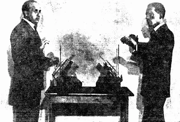 Рис 14 Лев Термен с американским ассистентом на одном из первых концертов в - фото 12