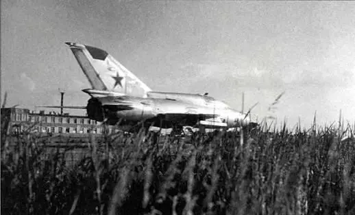 МиГ21УМ Перед ночным полетом Первый мировой рекорд на МиГ21УС был - фото 59