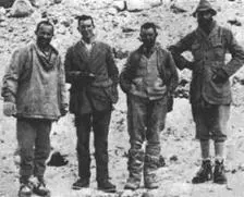 Первая связка экспедиции 1922 года После этого в печати с новой силой - фото 15