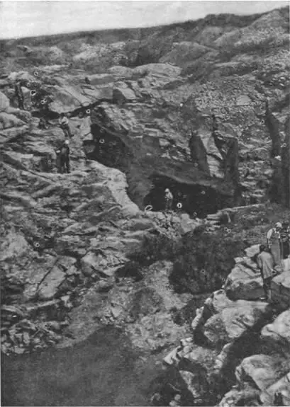Андреевский золотой прииск Фото 1935 г К этим известнякам приурочены и более - фото 27