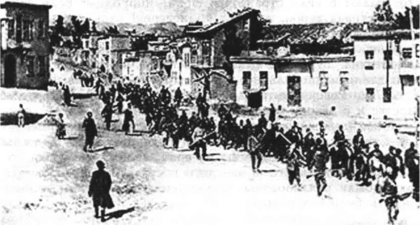 Турецкие солдаты сгоняют армян в тюрьму 1915 г Еще в 1909 году в восточной - фото 32