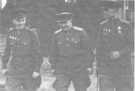 Апрель 1945 года Район Кюстрина на реке Одер Справа майор ЛГ Иванов - фото 23
