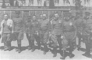 Май 1945го Потсдам Группа офицеров контрразведки Смерш 5й ударной армии в - фото 29