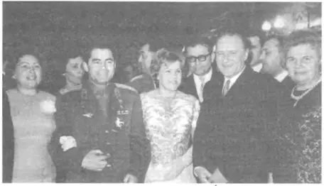 Будапешт 1964 год На приеме в честь космонавта А Николаева В центре - фото 44