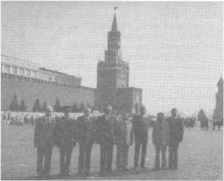 1985 год С болгарской делегацией на Красной площади Слева от ЛГ Иванова - фото 57