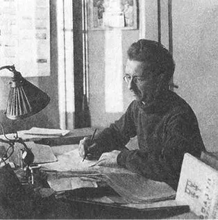 А А Кондиайн в рабочем кабинете конец 1920х гг Архив семьи Кондиайнов - фото 32