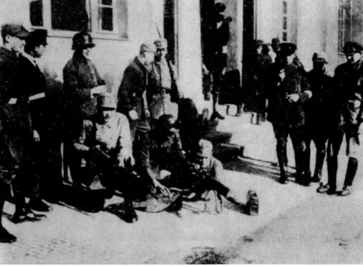 Нацисты с пулеметами на границе Тюрингии Нейштадт севернее Кобурга - фото 9