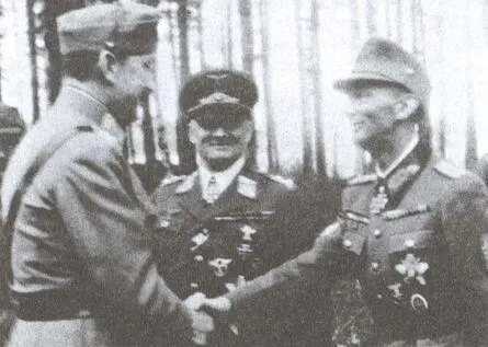 Новый маршал Финляндии барон Карл Густав Маннергейм слева принимает - фото 46