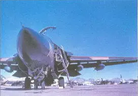 F111D с бомбами Мк83 EF111A не несет боевых подвесок Шасси трехопорное с - фото 150