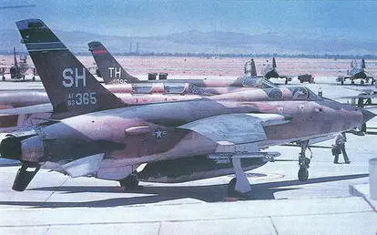 В 1970х годах около 60 двухместных F105F были модифицированы в вариант F105G - фото 157