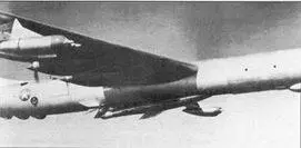 После подхвата разведчик RF84F располагался в полуутопленном положении под - фото 225