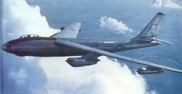 Первый предсерийный бомбардировщик Боинг В47 А Первый серийный В47В - фото 27