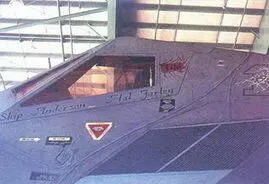 Фонарь кабины опытного F117 переданного в музей на авиабазе Неллис На - фото 317