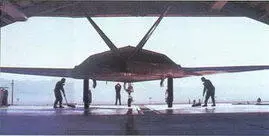 Низ корпуса F117 образован плоскими поверхностями Для гашения высокой - фото 318