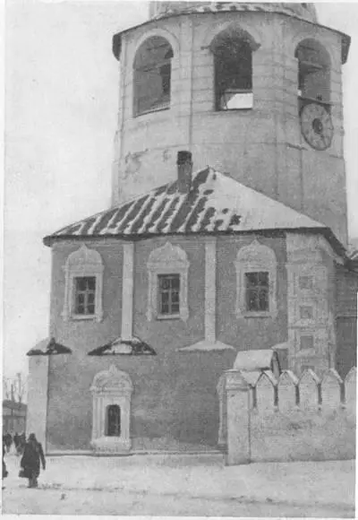 Нижняя часть колокольни и пристройка к ней XVII века Георгиевский собор в - фото 107