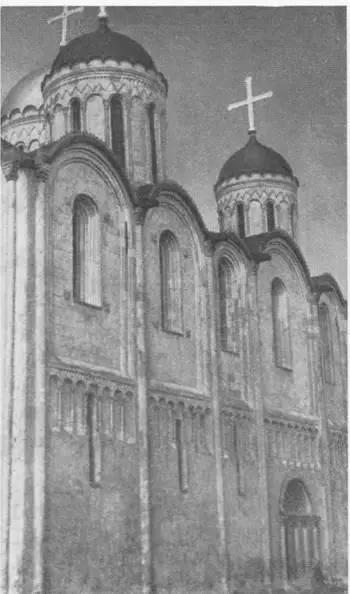 Успенский собор г Владимира 1185 1189 годы Каждая его стена делилась на - фото 74