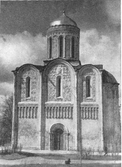 Дмитриевский собор г Владимира 1196 год Туристы со всех земель приходят к - фото 81